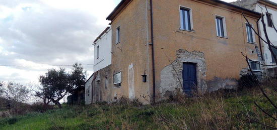 Casa indipendente in vendita in via Madonna delle Grazie s.n.c