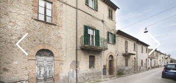 Vendita palazzetto cielo terra con giardino privat