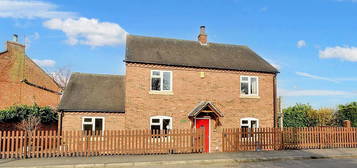 4 bed detached house for sale