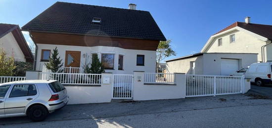 Einfamilienhaus mit Wintergarten und großer Garage