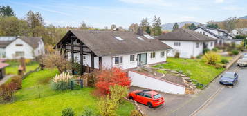 Großzügiges Einfamilienhaus mit großem Garten in idyllischer Lage