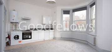 Flat to rent in Morden Road, Ground Floor Flat, London SW19