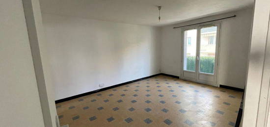 TOULON St Jean du Var, T3 de 59 m² avec parking collectif