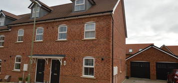 End terrace house to rent in 37 Harvest Drive, Petersfield, Hampshire GU31