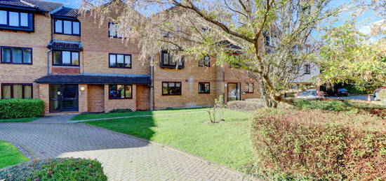 Flat for sale in Knaves Hollow, Wooburn Moor, High Wycombe, Buckinghamshire HP10