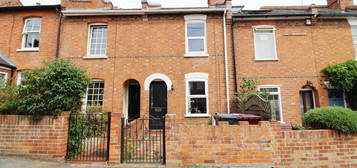 Terraced house to rent in Queen Street, Caversham, Reading RG4