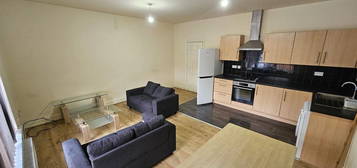 Flat to rent in Kingsway, Manchester M19