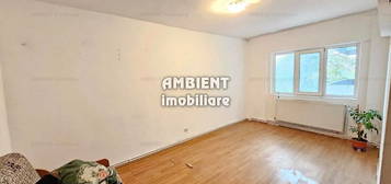 Apartament cu 4 camere, etaj 2, zona CARTIER;