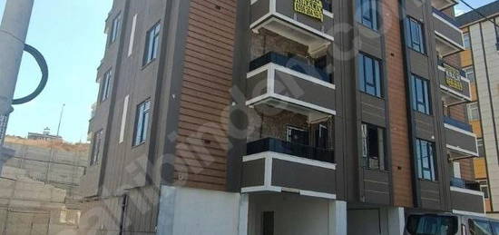 Okay Emlak'tan Kiralık 1+1 Eşyalı Cadde Üstü Daire