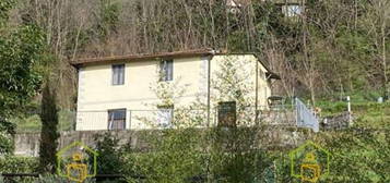 Villa all'asta in via Solcini, 4