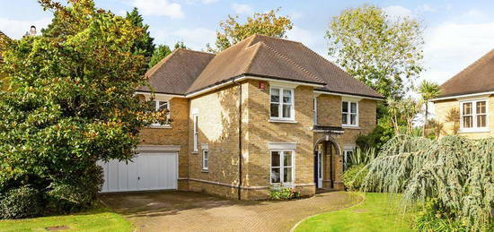 5 bedroom detached house