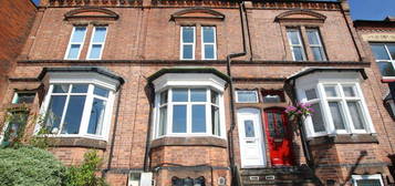 4 bedroom terraced house to rent