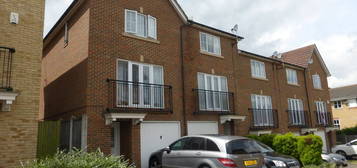 3 bed end terrace house to rent