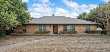 9901 Oak Ridge Cir, Woodway, TX 76712