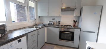 Flat to rent in Wick Road, London E9