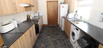 4 bed flat to rent