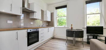 Flat to rent in Osborne Avenue, Jesmond, Newcastle Upon Tyne NE2