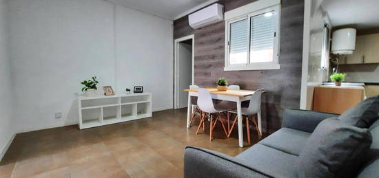 Apartamento de alquiler en Cervantes, Cortes - Huertas