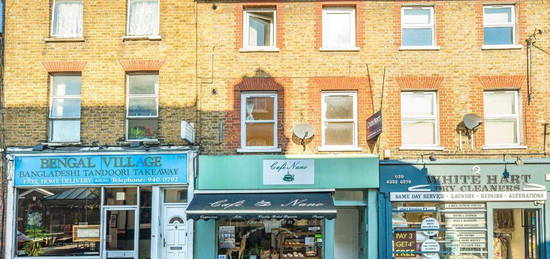 Flat for sale in Sheen Road, Richmond TW9