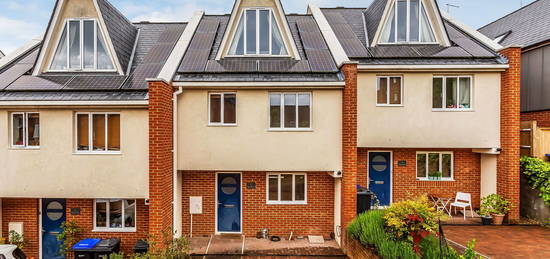 Terraced house to rent in Vincent Road, Dorking RH4