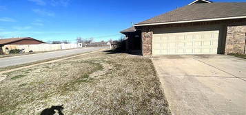 12335 SW 2nd St, Yukon, OK 73099