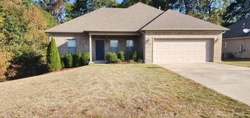 2448 Pleasant Willow Dr, Benton, AR 72015