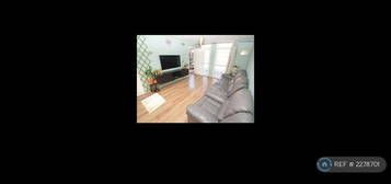 2 bedroom terraced house