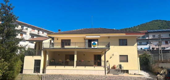 Porzione di villa bifamiliare rif. FR555