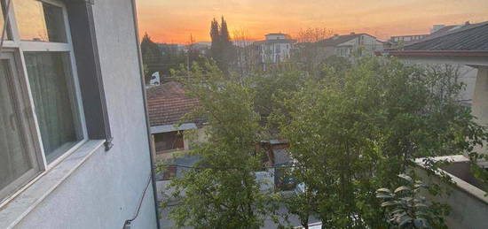 REMAX AY UFUK KOLEJ KARISI DKKANLI 3 KATLI BAHEL APARTMAN