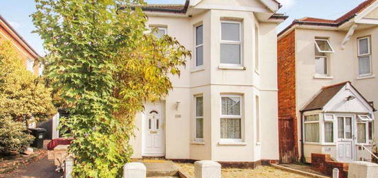 5 bed detached house to rent