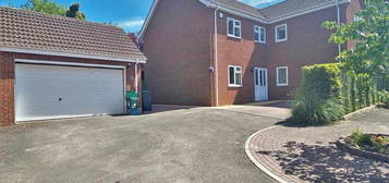 4 bedroom detached house to rent