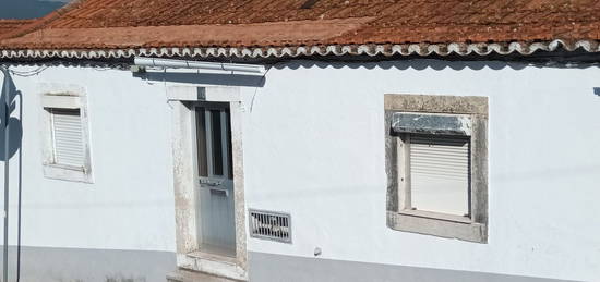 Arrendamento de  Moradia em banda  na avenida Velha, 106