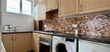 Flat to rent in Shenley Road, Borehamwood WD6