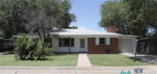 310 Hondo Dr, Roswell, NM 88201