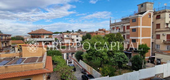 Quadrilocale via Francesco Cozza 11, Torre Angela, Roma