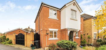 4 bed detached house to rent