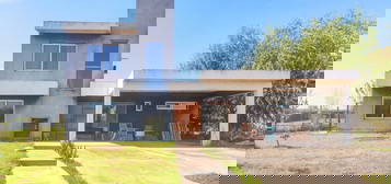 Casa  En Alquiler Ubicado En San Sebastian, Escobar, G.b.a. Zona Norte