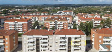 Apartamento T3 - C/ garagem e arrumo