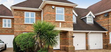 4 bed link detached house for sale