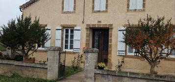 Maison ancienne avec dépendances