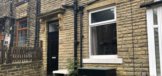 Room to rent in Henry Street, Bradford BD13