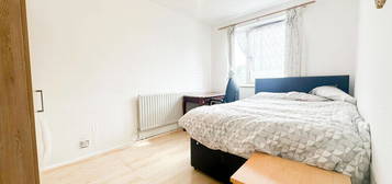 Room to rent in Somerford Grove Estate, Stoke Newington N16