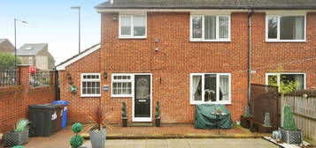 3 bed semi-detached house to rent