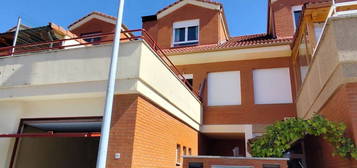 Chalet adosado en venta en calle las Acederas, 83