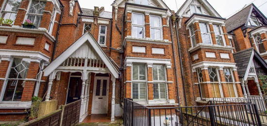 Flat to rent in 133 Waldegrave Road, Teddington, Greater London TW11