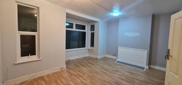 2 bed flat to rent