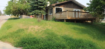 1703 14th Ave NE, Calgary, AB T2E 1G2