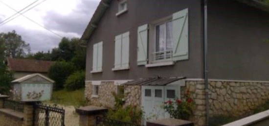 A louer Maison meublée, 4 pièces et sous-sol, jardin et garage indépendant