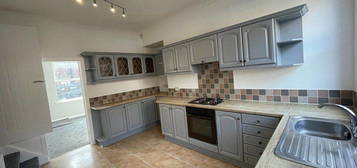 Terraced house to rent in Oakley Street, Thorpe, Wakefield WF3