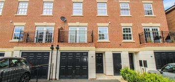 4 bed town house to rent